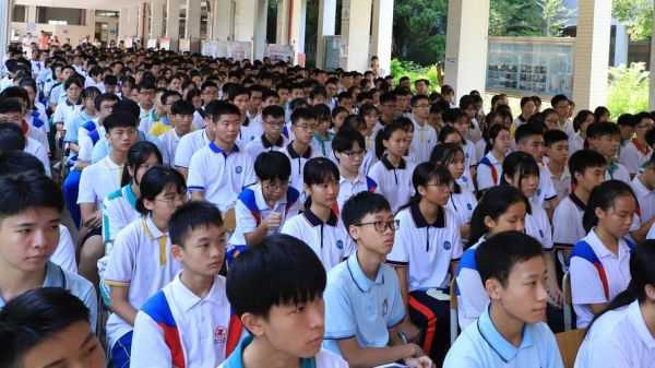 肇庆市百花中学升学率（广东肇庆百花中学如何录取）