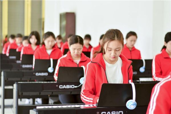 中考生怎样报考幼师（中考想要报考幼师学校需要些什么）